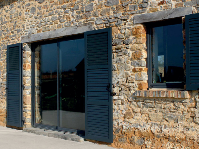 Volets battants personnalisable aluminium RAL 7016 - Menuiseries Bouvet Volets battants personnalisable aluminium RAL 7016 - Menuiseries Bouvet